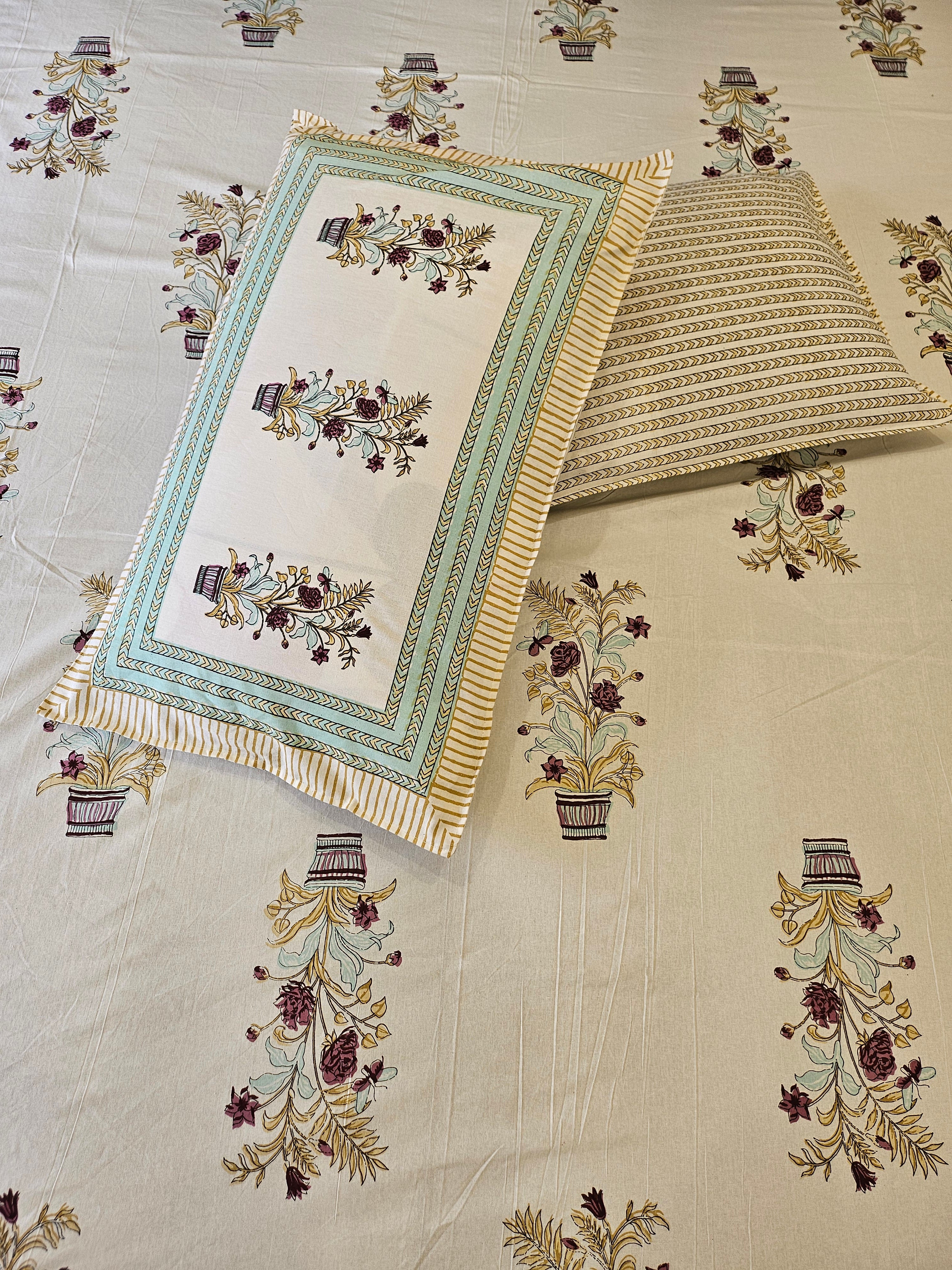 Hand Printed Wine Vase Motif Bed Sheet