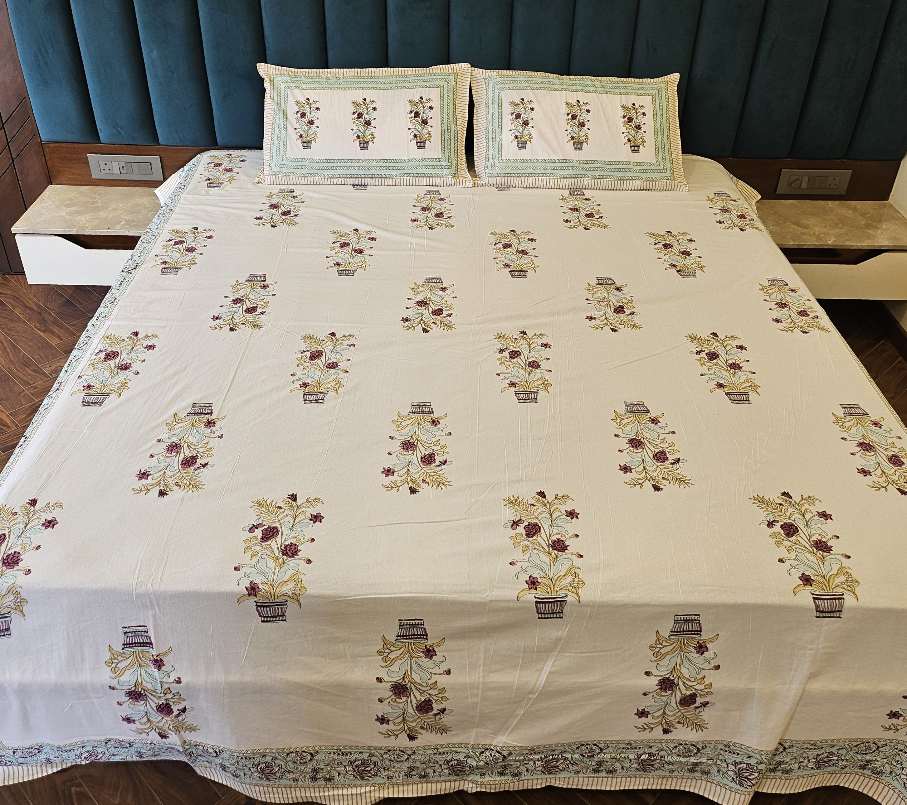 Hand Printed Wine Vase Motif Bed Sheet