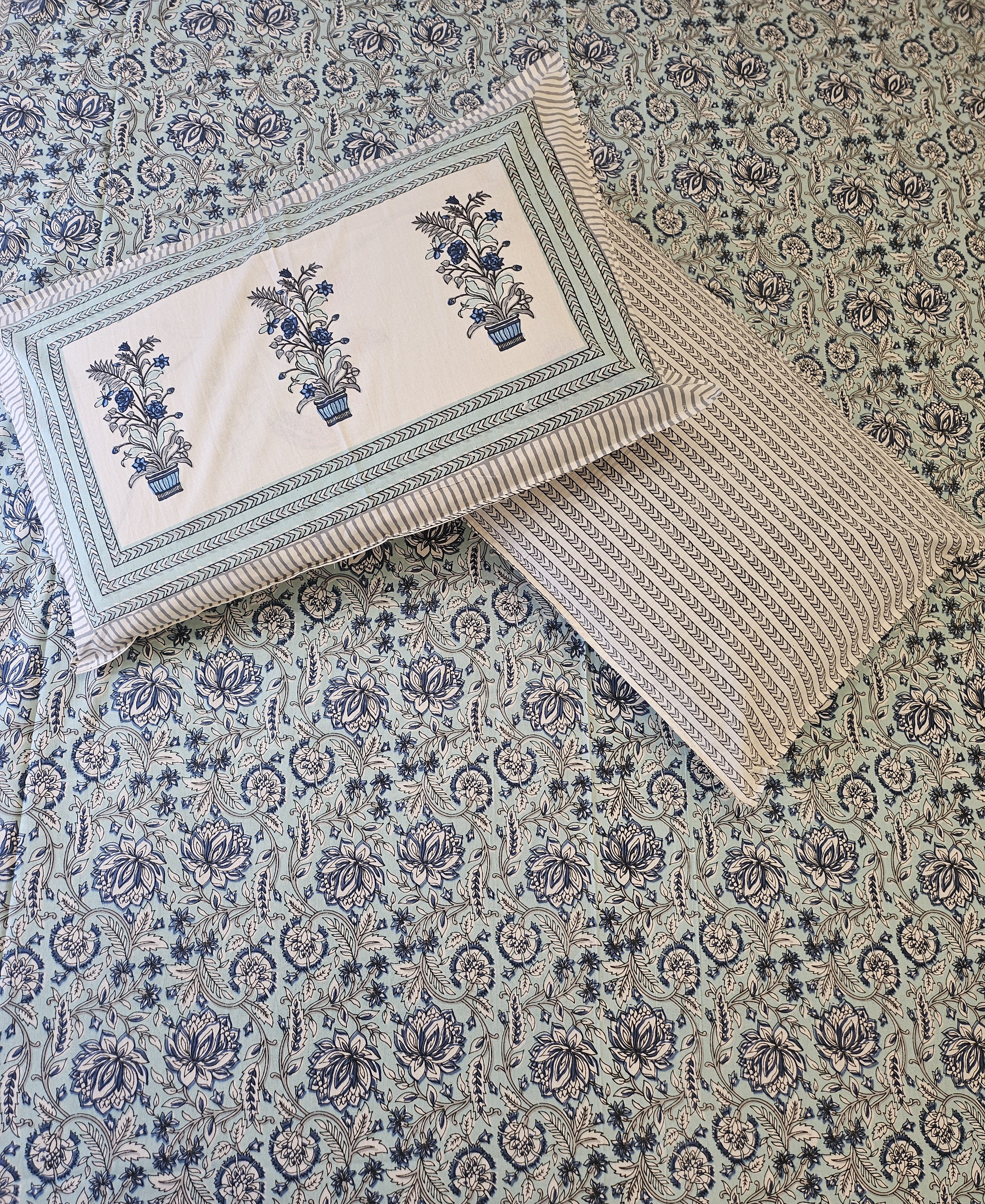 Hand Printed Blue Vase Bed Sheet